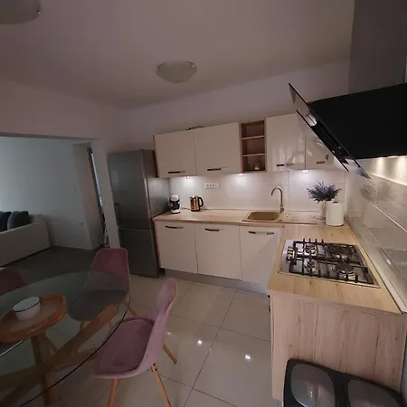 Apartman And Pool Luminous