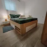 And Pool Luminous Apartment