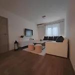 Apartment And Pool Luminous *