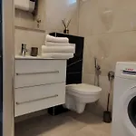 Apartment And Pool Luminous Pula