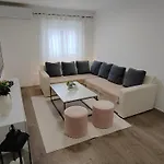 Apartment And Pool Luminous *