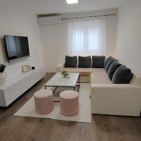 And Pool Luminous Apartment