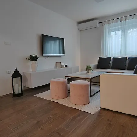 And Pool Luminous Apartment