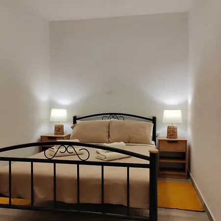 Apartment And Pool Luminous Pula