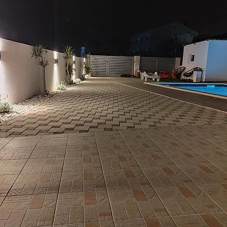 Apartment And Pool Luminous Pula
